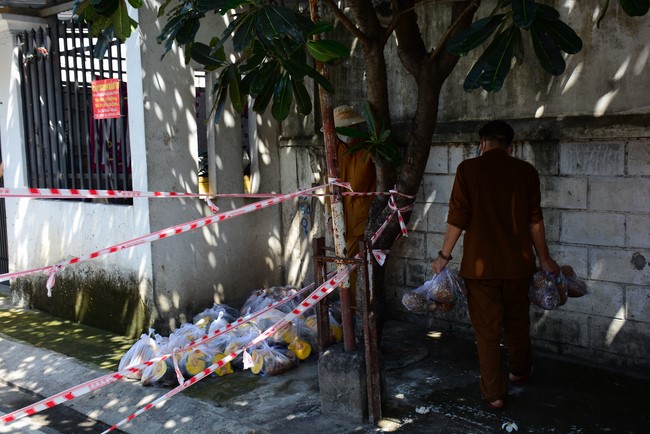 Continuing to support people in need in the Covid-19 pandemic of Hoang Phap Pagoda (series 7)